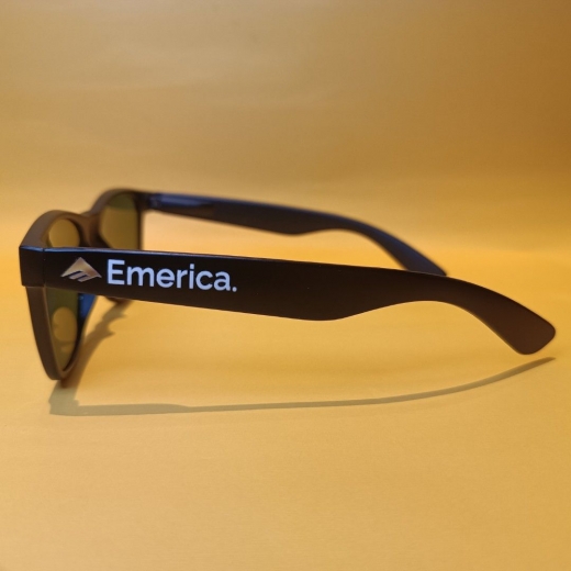 Солнцезащитные очки EMERICA Солнцезащитные очки EMERICA